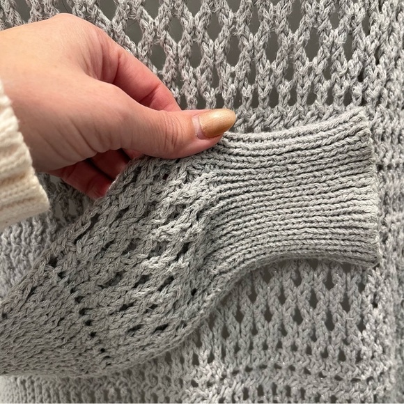 𝅺American Eagle grey crochet look knit sweater medium - Picture 7 of 10